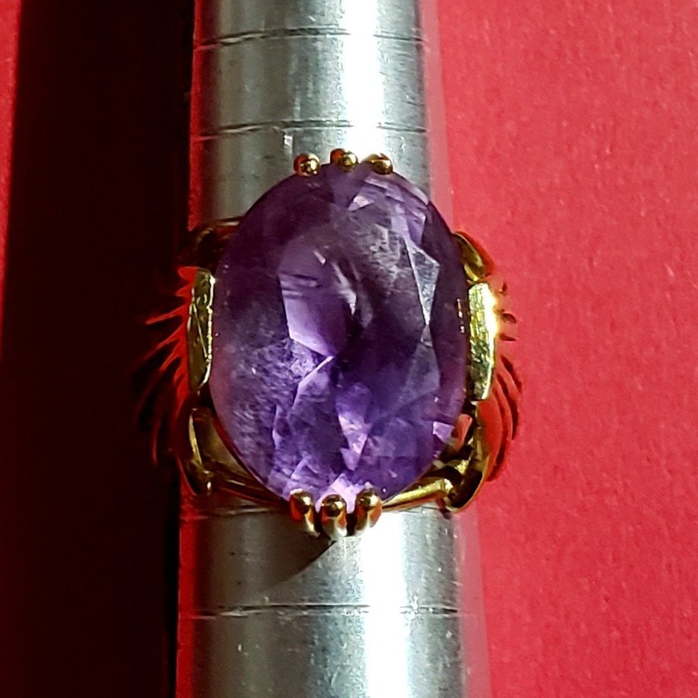 Vintage 10k gold Oval Amethyst 7caret  ring